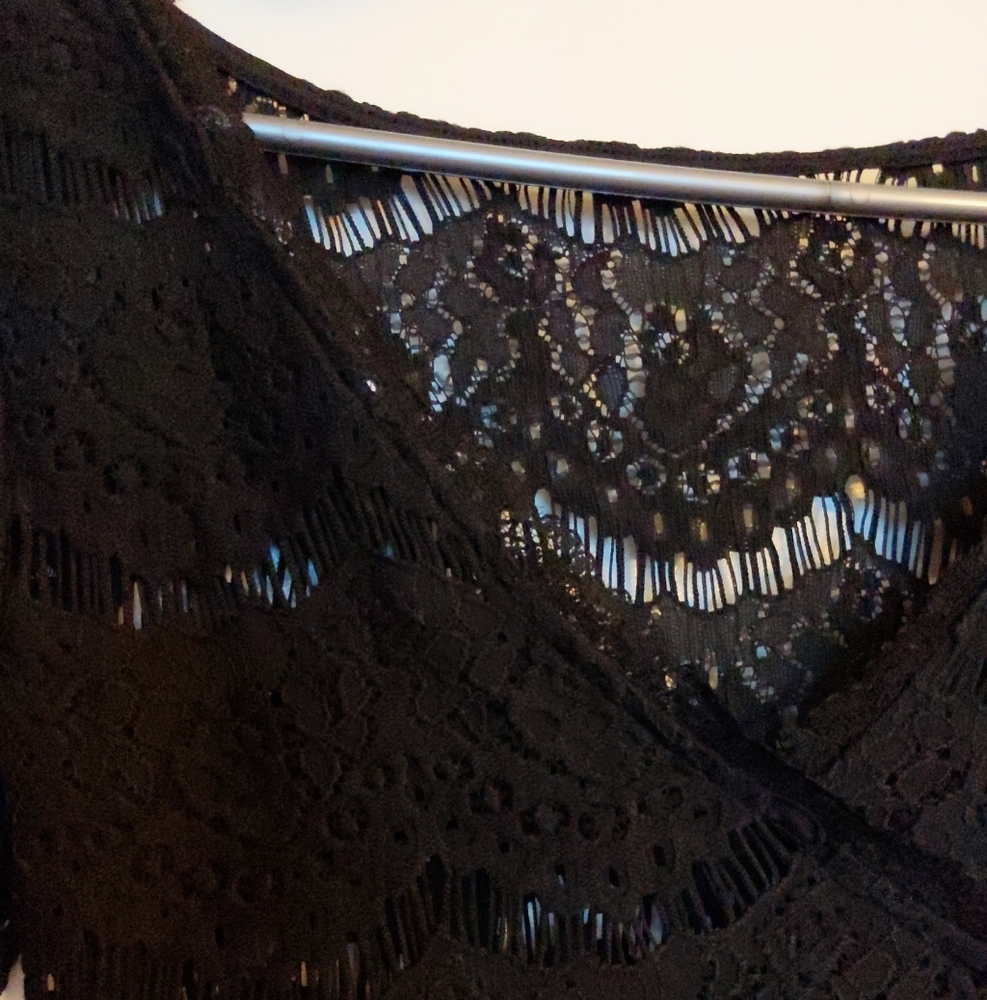 Guess v neck lace top